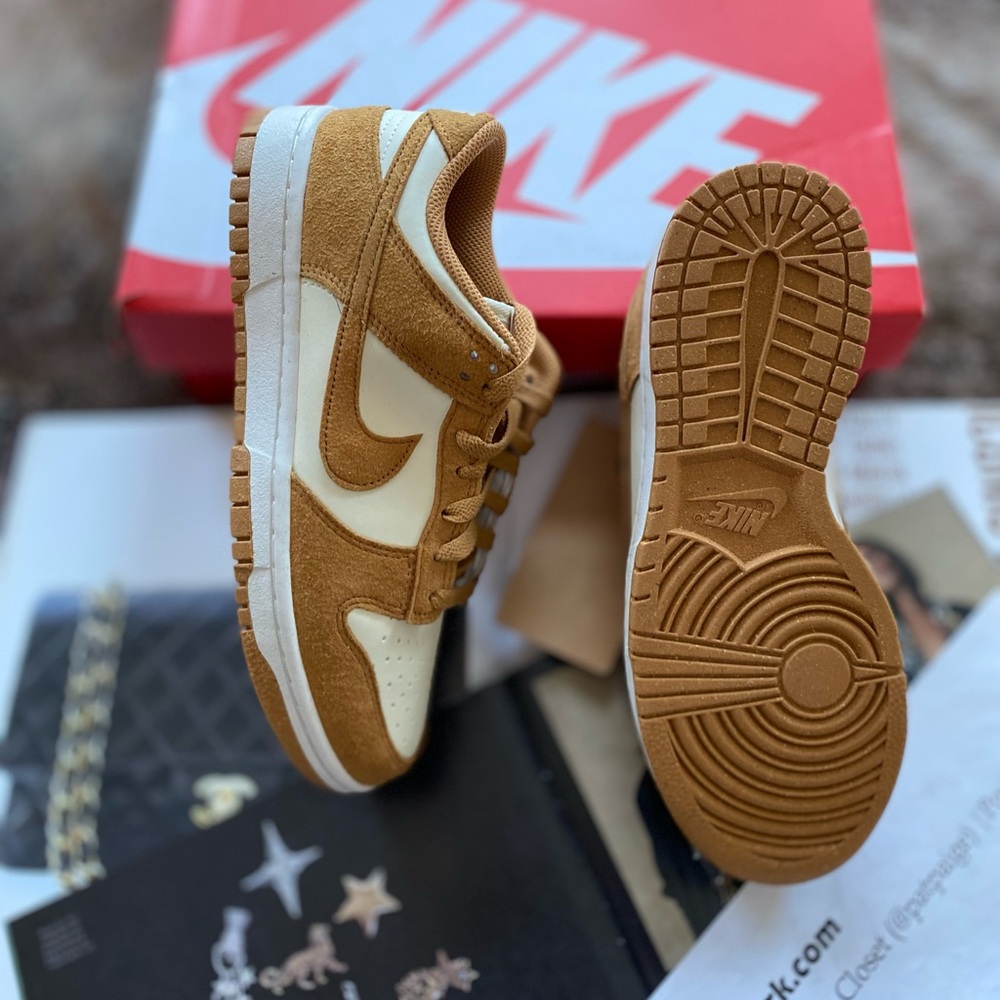 Nike Dunk Low Sneakers - Picture 15 of 16